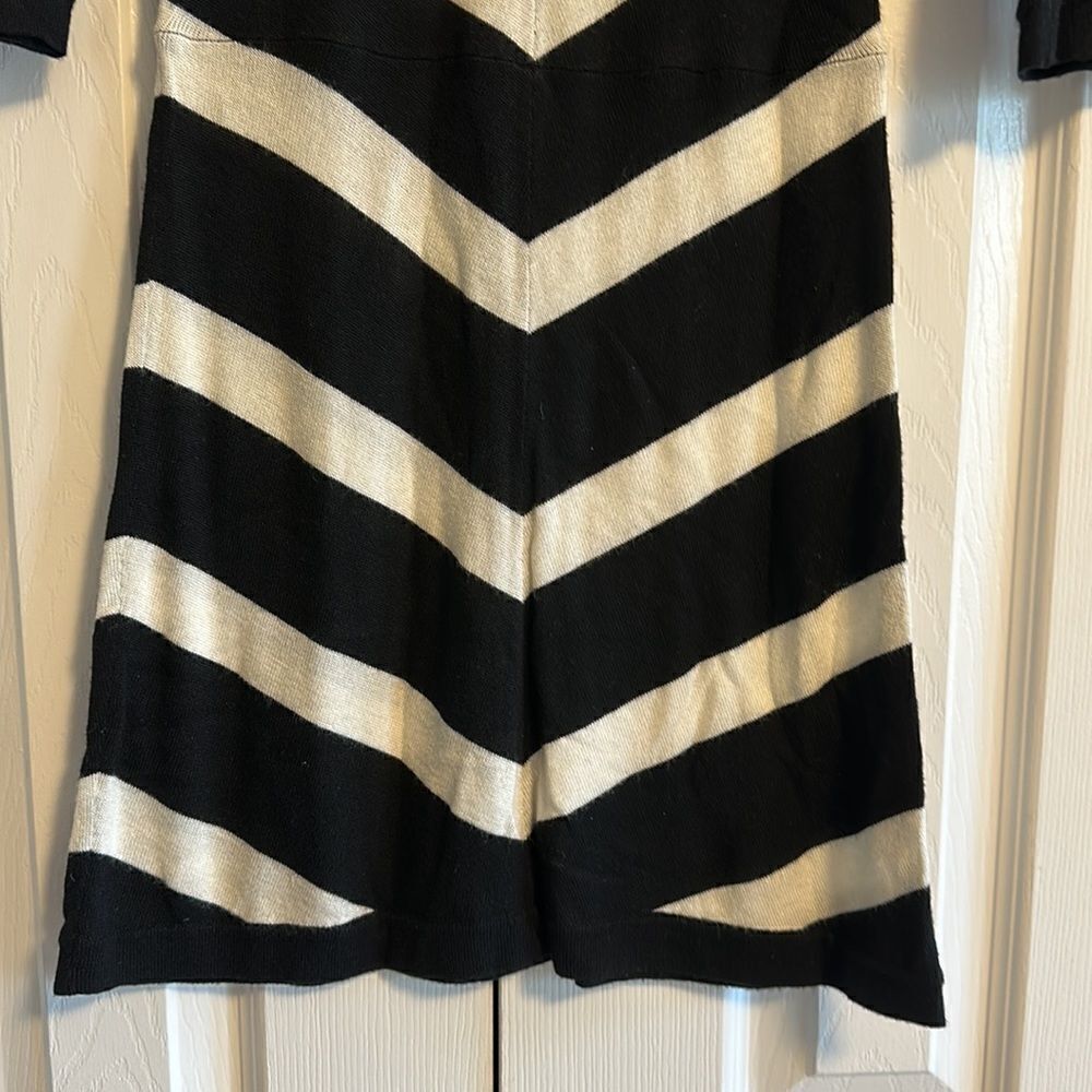 Alice & Olivia Women’s Black & White V Striped Sweater Festive Season Dress XS - Picture 3 of 7
